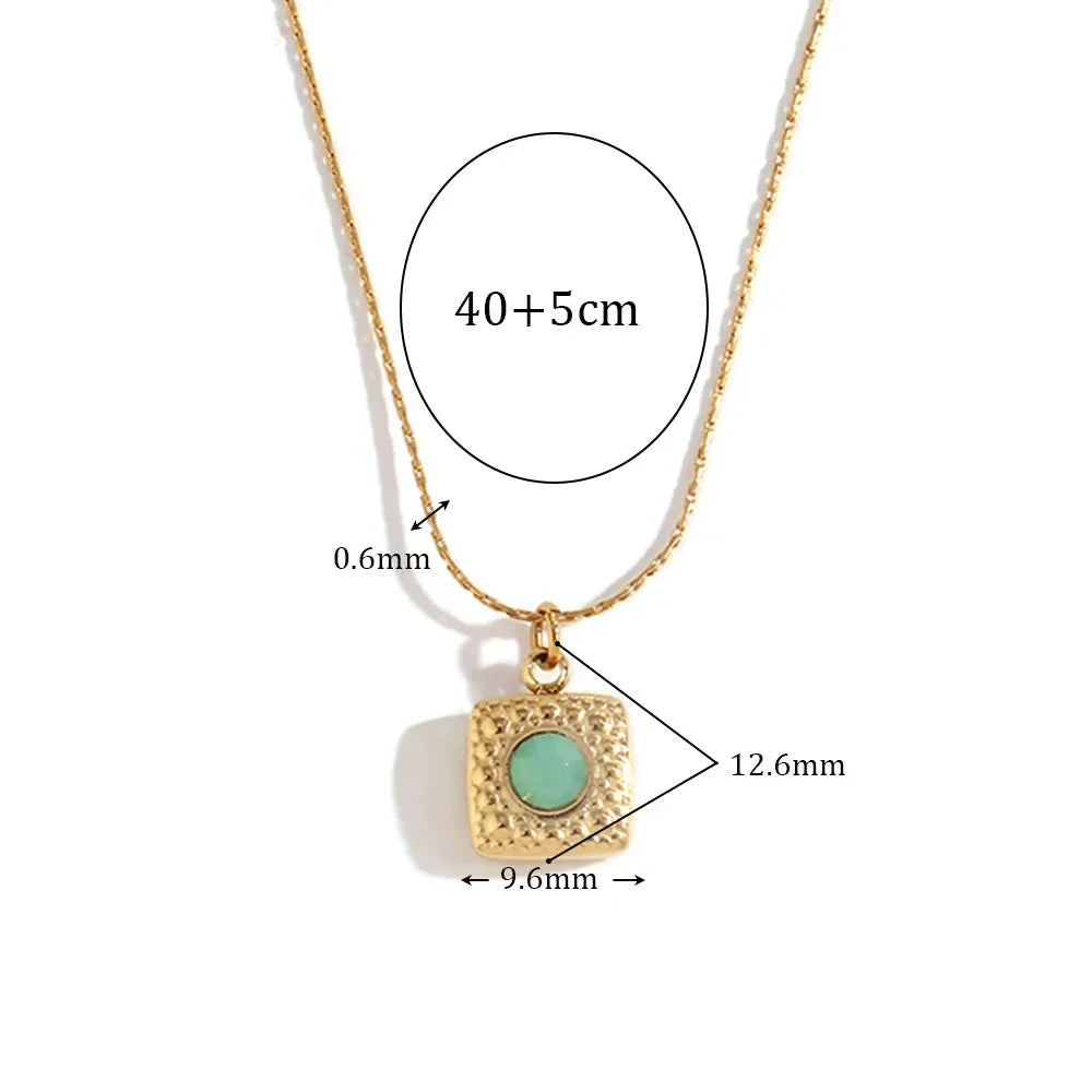 Colar Elegante com Pingente Verde em Aço Inoxidável e Ouro 18K