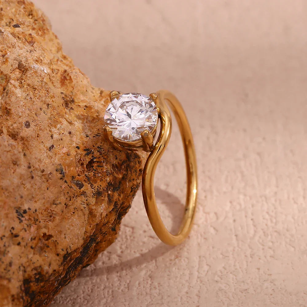 Anel Minimalista com Zircônia e Banho de Ouro 18k