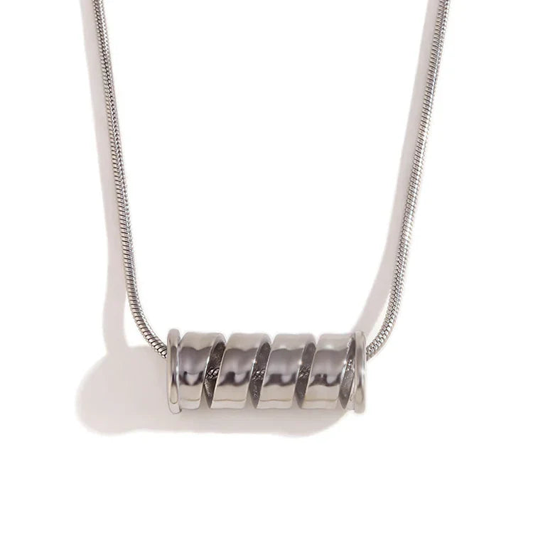 Colar Elegante com Pingente Espiral Banhado a Ouro 18K