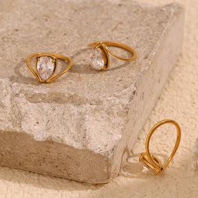 Anel Minimalista de Gota com Zircônia e Ouro 18K