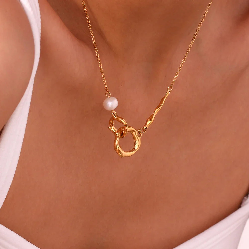 Colar Elegância Pérola e Zircônia Banhado a Ouro