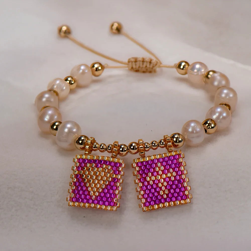 Pulseira de Pérolas com Coração e Cruz Boho