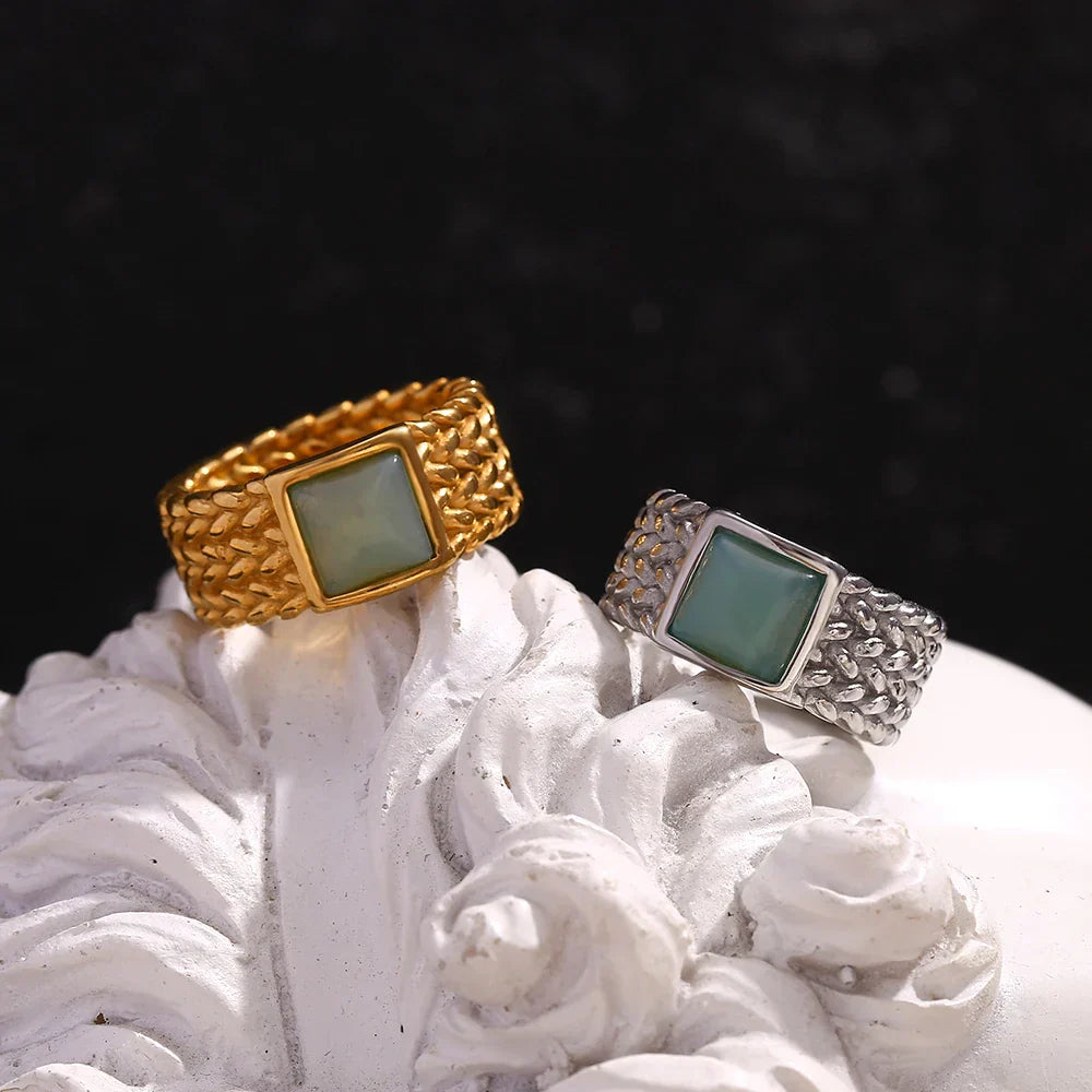 Anel Elegance com Pedra Natural e Zircônia