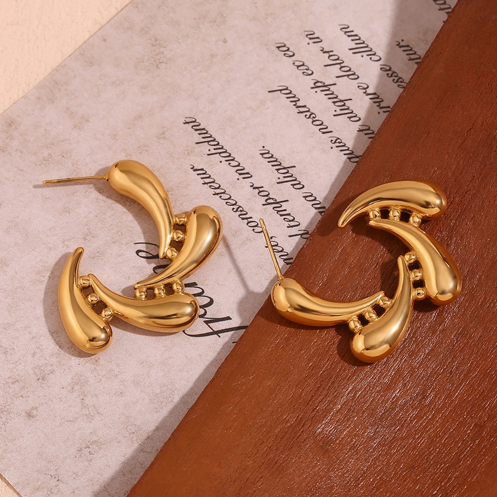 Brincos Elegância Dourada com Gotas