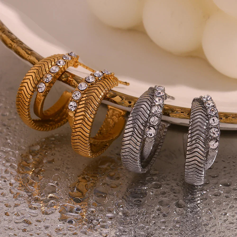 Brincos de Argola com Zircônia e Textura Espinha