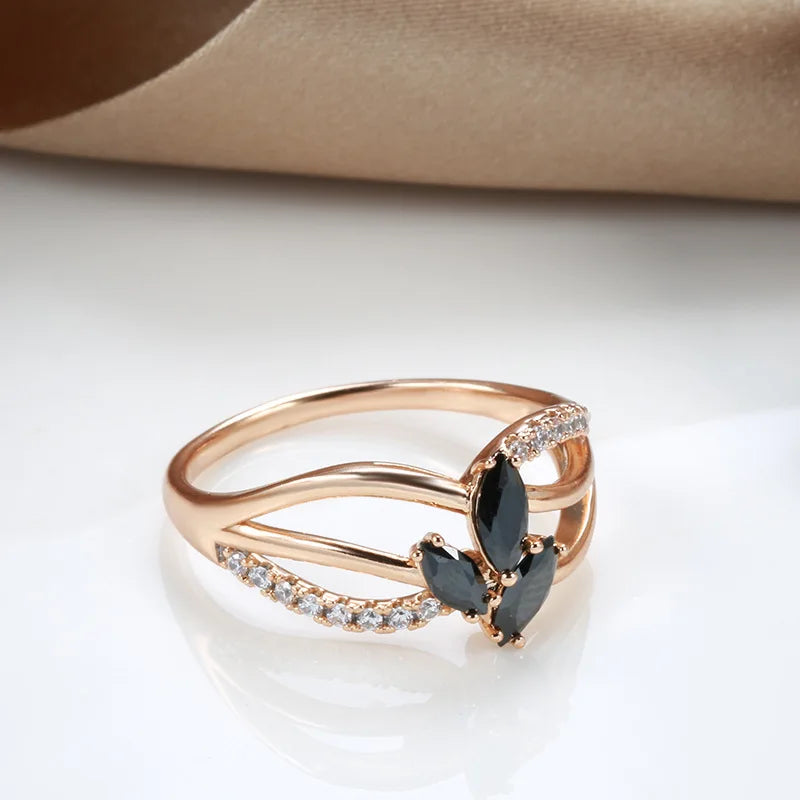 Anel Geométrico de Ouro Rosa 18k com Diamante Preto