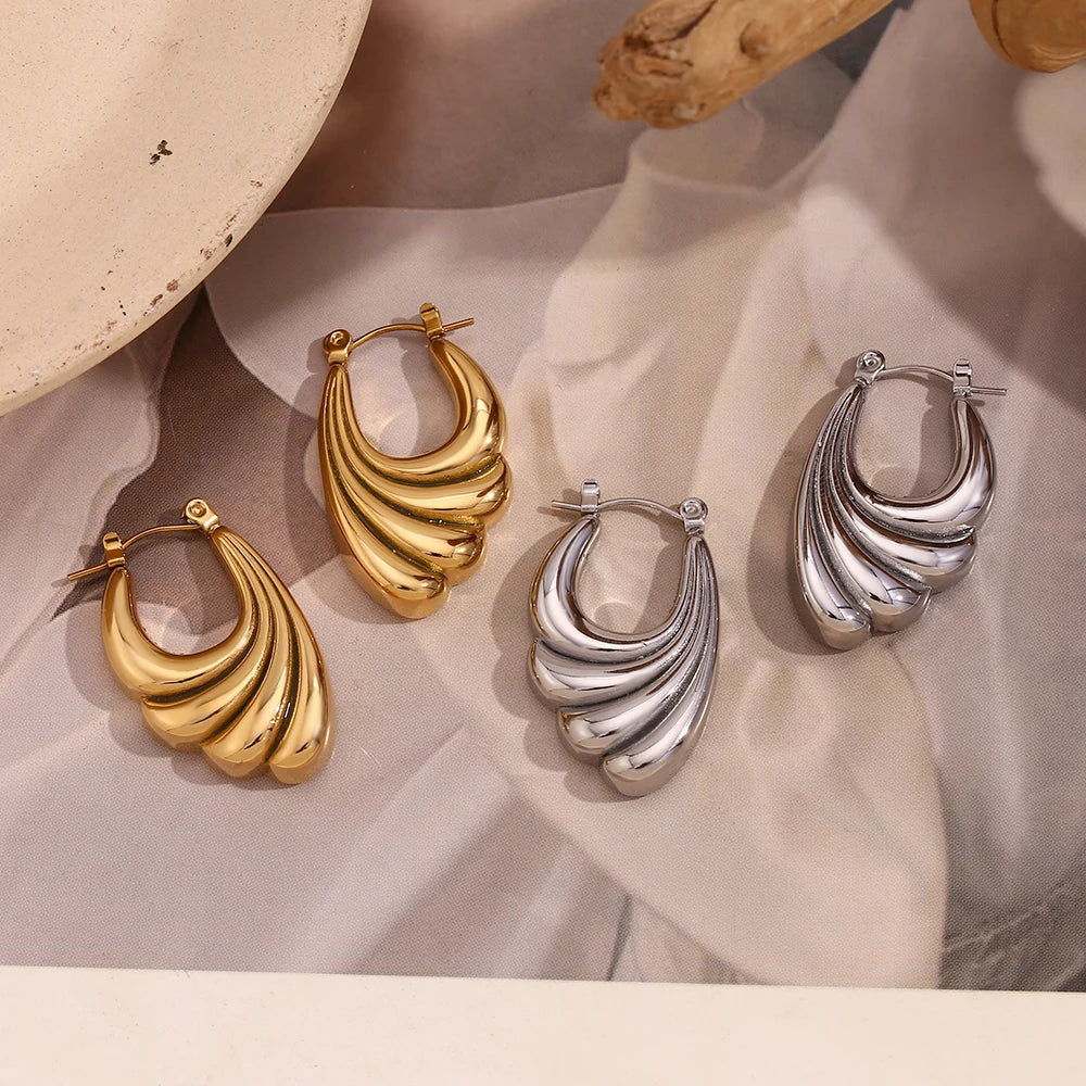Brincos Elegância Ondulada em Aço Inoxidável TT