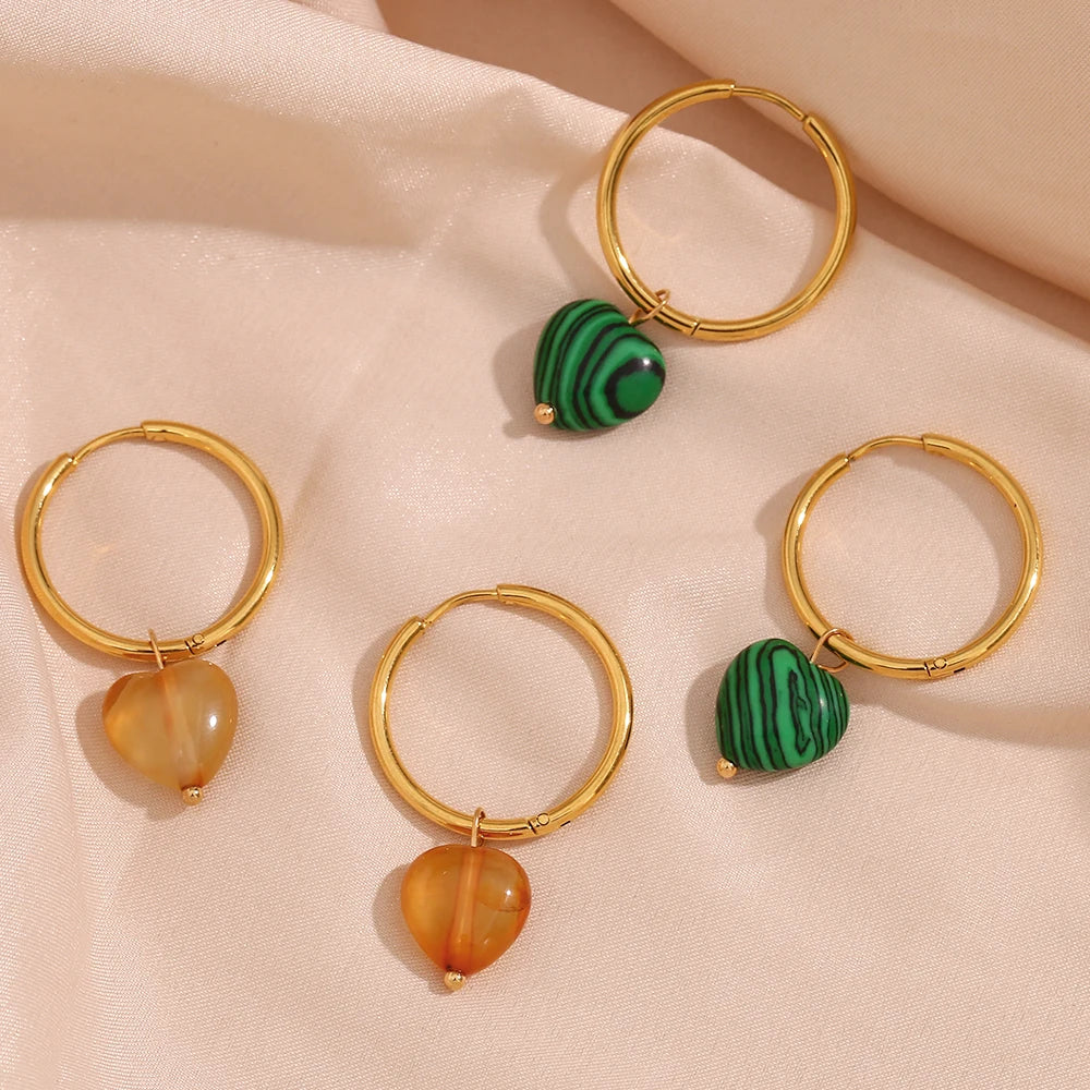 Brincos de Argola com Pingente de Coração em Zircônia