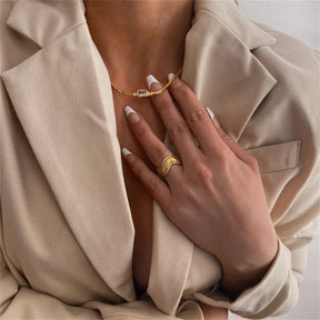 Colar Elegância Dourada com Zircão e Aço Inoxidável