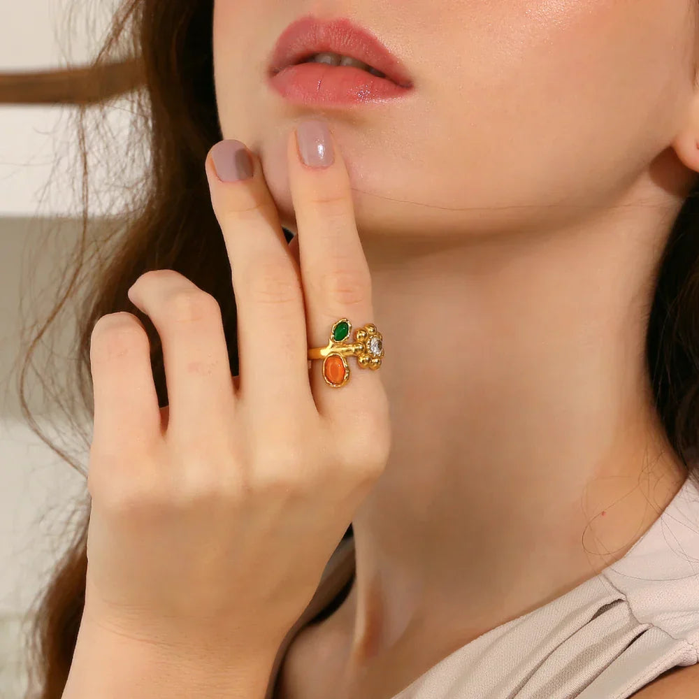 Anel Elegância Floral com Zircônias