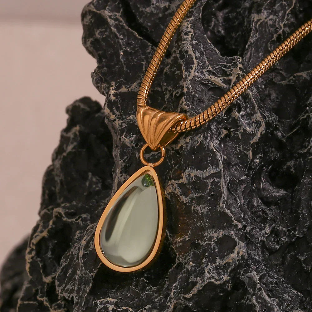 Colar Elegance Gota de Água com Zircônia