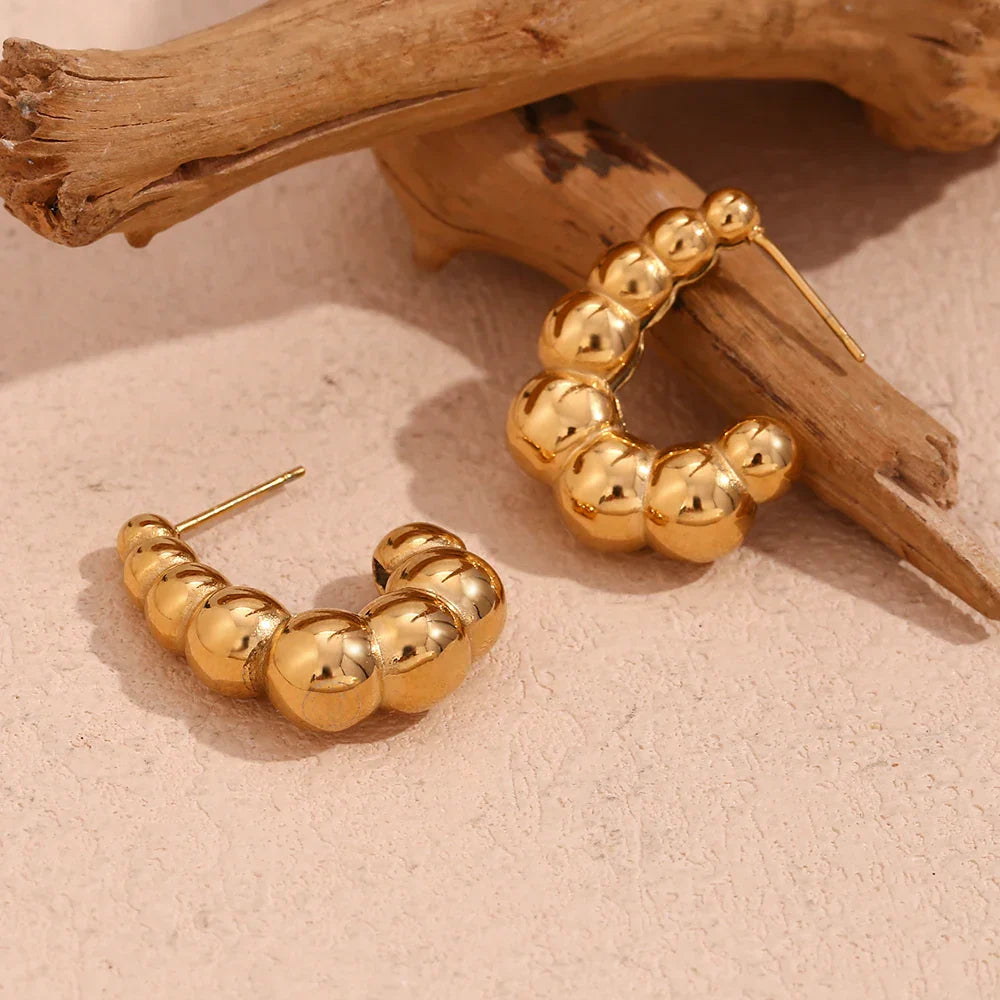 Brincos Elegantes de Ouro 18K com Design Curvado