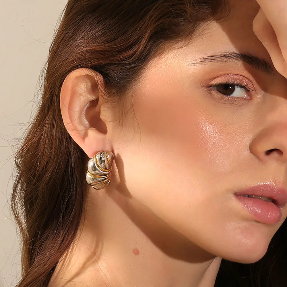 Brinco Casulo Banhado a Ouro 18K com Zircônia