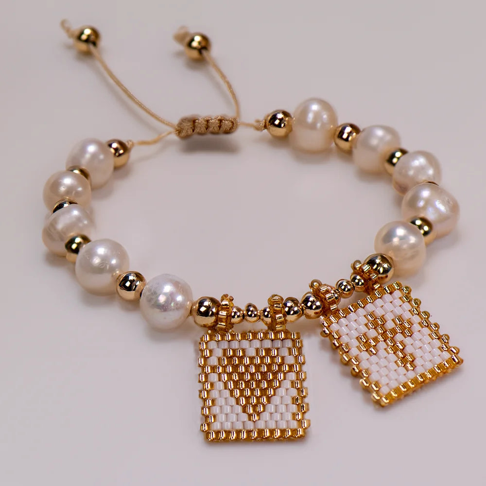 Pulseira de Pérolas com Coração e Cruz Boho