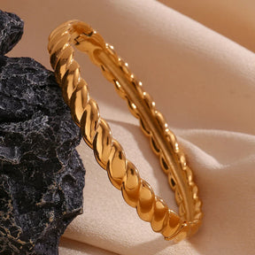 Pulseira Torcida Banhada a Ouro 18K