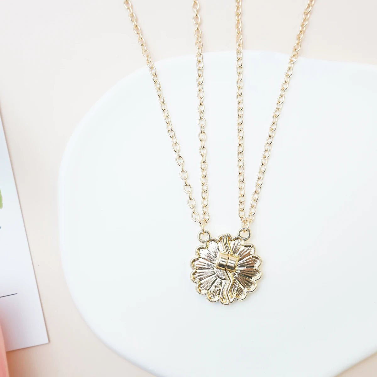 2 Pcs/set Best Friends Pendant Necklace For Woman Magnetic Adjustable Rainbow Daisy Lover Broken Heart Chain BFF Jewelry Gifts