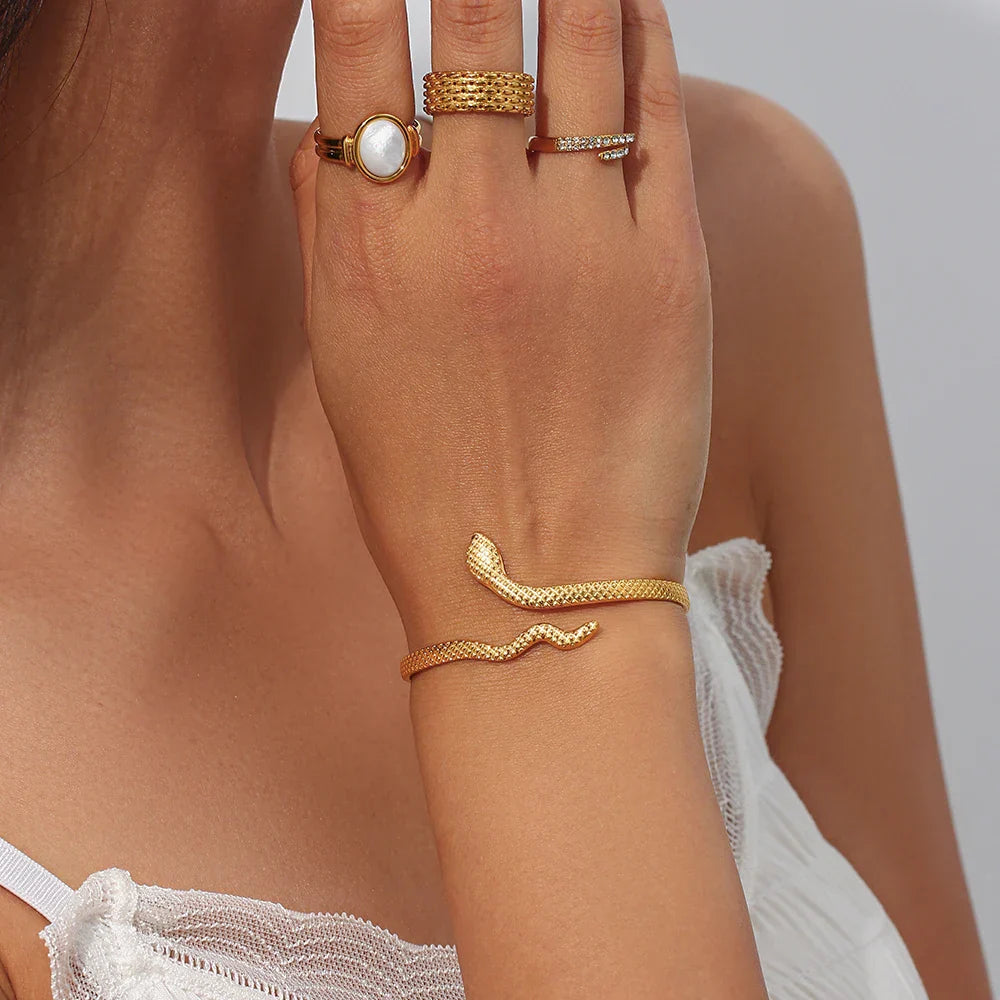 Pulseira Cobra Dourada Ajustável Burnetts