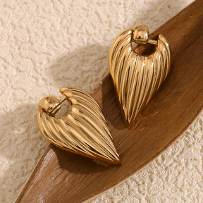 Brincos Coração com Design de Pena em Aço Inoxidável