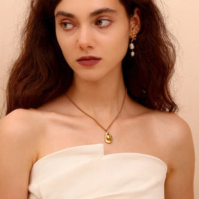 Colar Elegante Banhado a Ouro com Pingente de Chapéu
