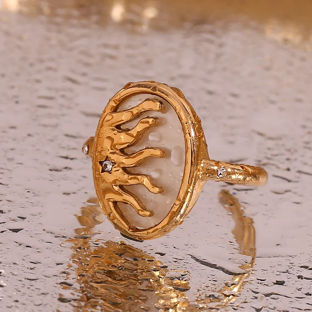 Anel Sol de Zircônia e Madrepérola Banhado a Ouro