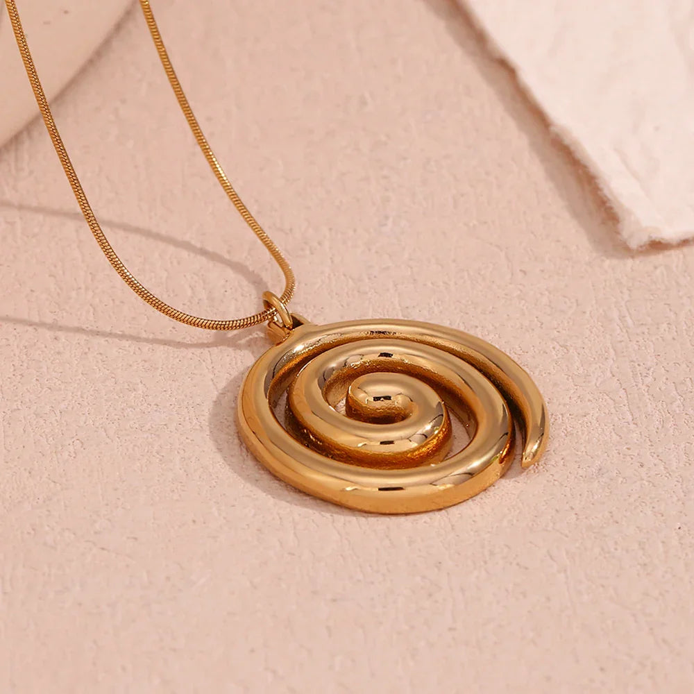 Colar Espiral Dourado com Corrente Cobra