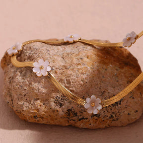Colar Elegante de Flores em Aço Inoxidável Banhado a Ouro