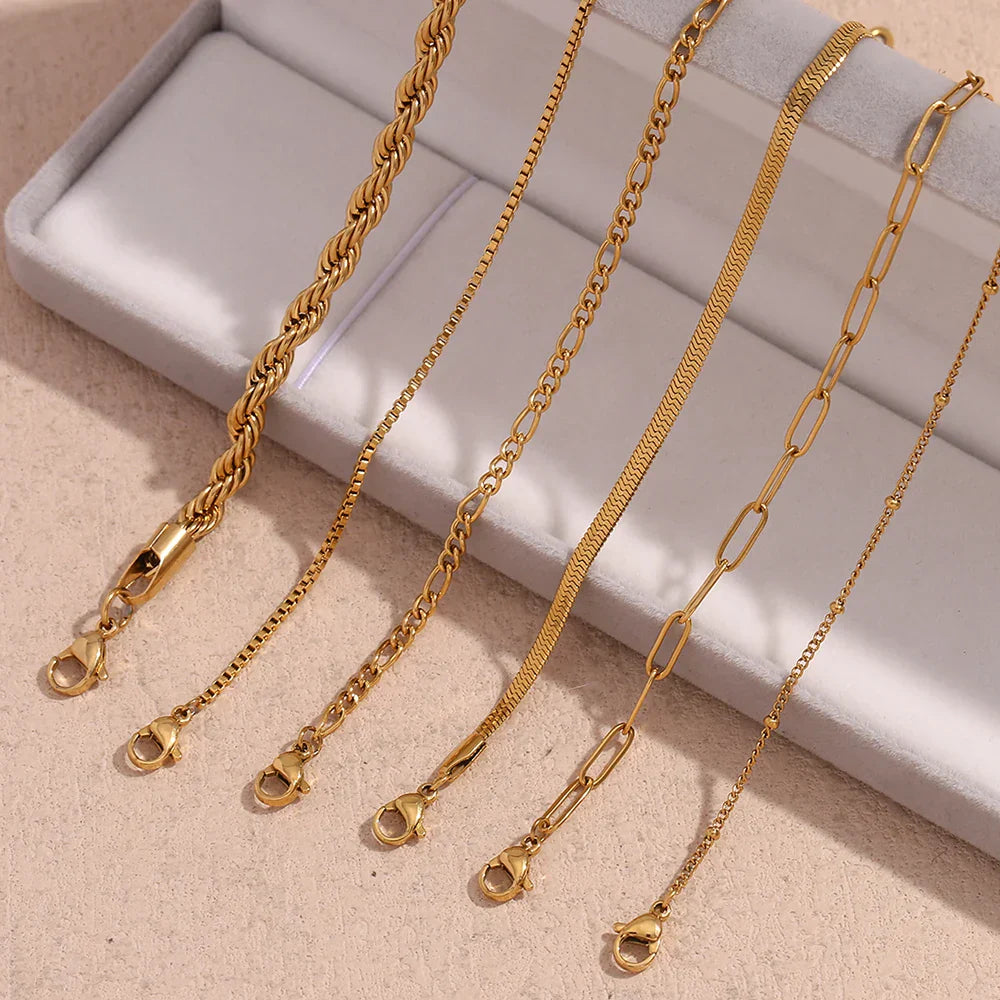 Pulseira Figaro Banhada a Ouro 18K Burnetts Joias