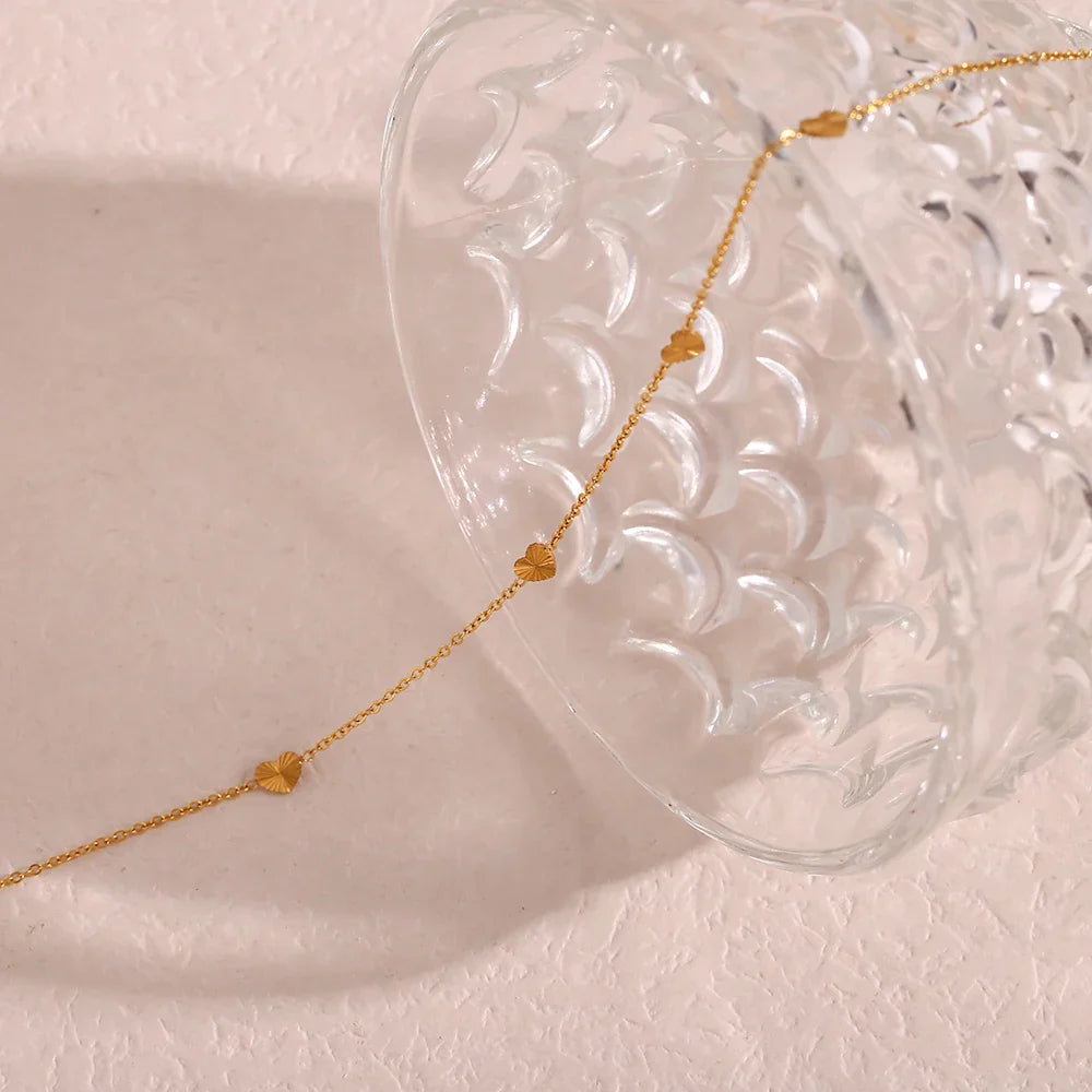 Colar Elegante Coração Dourado em Aço Inoxidável