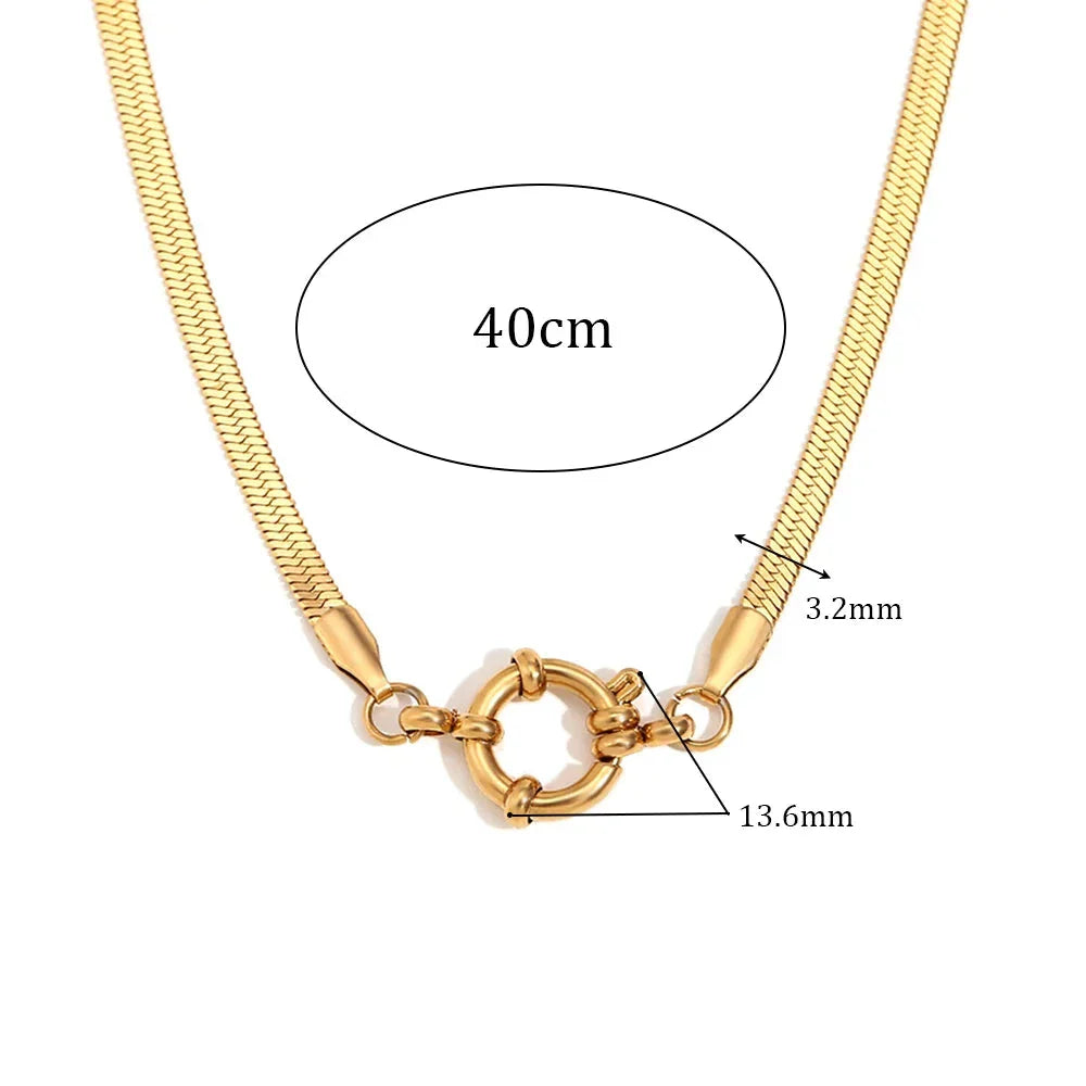 Colar Elegância Dourada com Pingente Circular