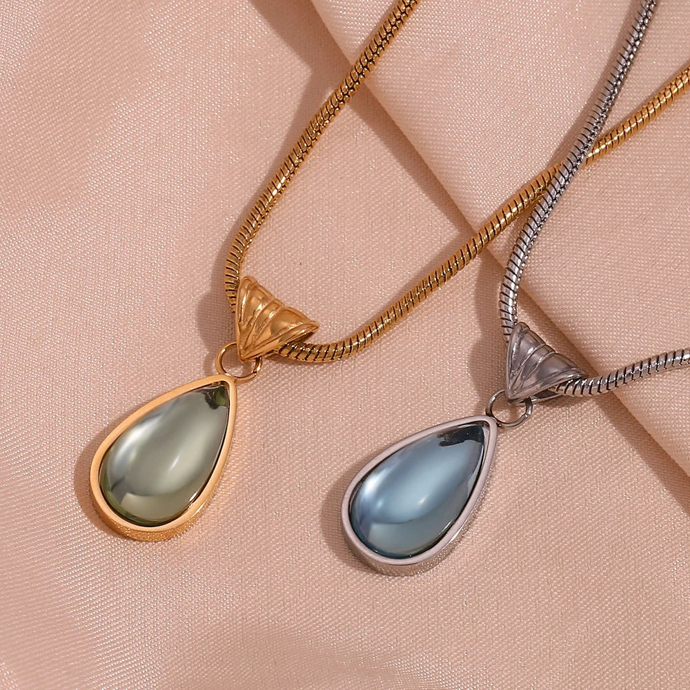 Colar Elegance Gota de Água com Zircônia