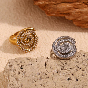 Anel Espiral Elegante com Zircônias