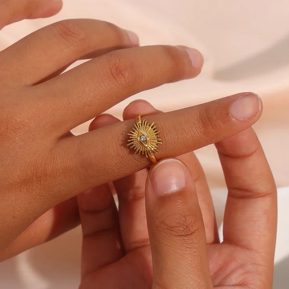 Anel Olho Dourado com Zircônia Ajustável