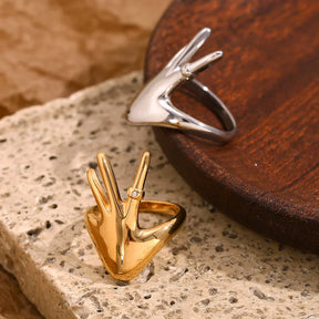 Anel Mão Elegante com Zircônia