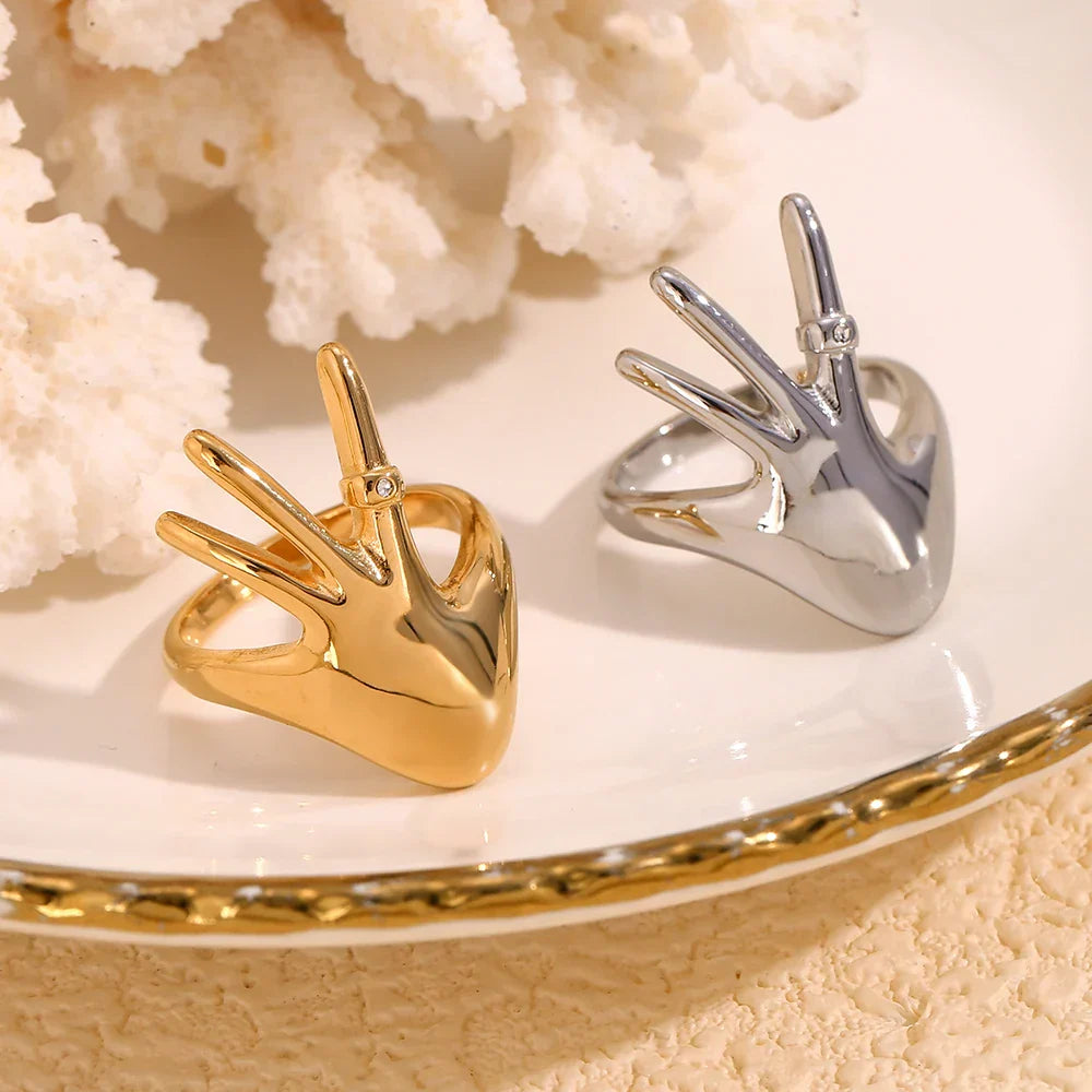 Anel Mão Elegante com Zircônia