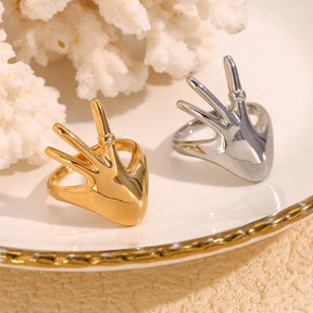 Anel Mão Elegante com Zircônia