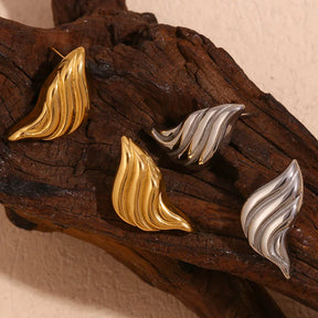 Brincos Elegantes de Gota com Design Fluido