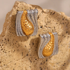 Brincos Elegantes de Aço Inoxidável com Detalhe Dourado