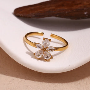 Anel Flor de Cinco Pétalas com Zircônia