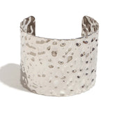 Pulseira Larga de Aço Inoxidável com Textura Martelada