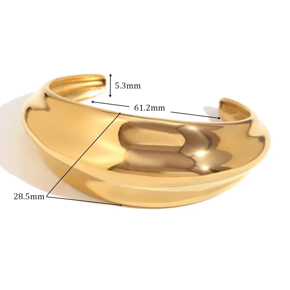 Pulseira Curva Belle em Aço Inoxidável Banhada a Ouro