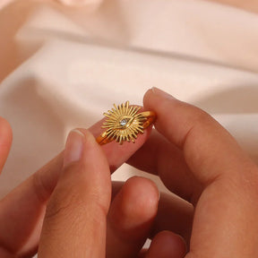 Anel Olho Dourado com Zircônia Ajustável
