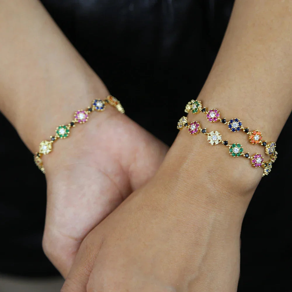 Pulseira Charmosa de Elo Dourado com Cristais Coloridos