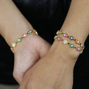 Pulseira Charmosa de Elo Dourado com Cristais Coloridos