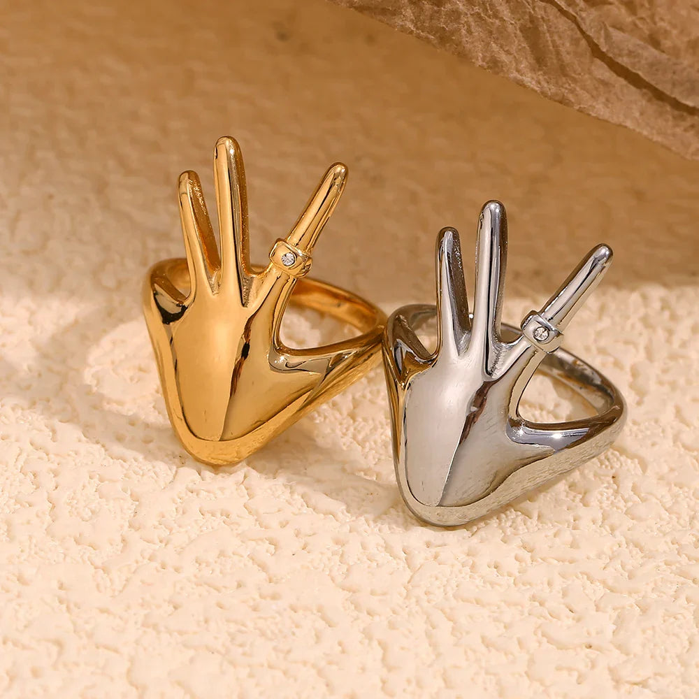 Anel Mão Elegante com Zircônia