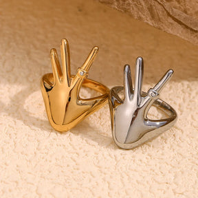 Anel Mão Elegante com Zircônia