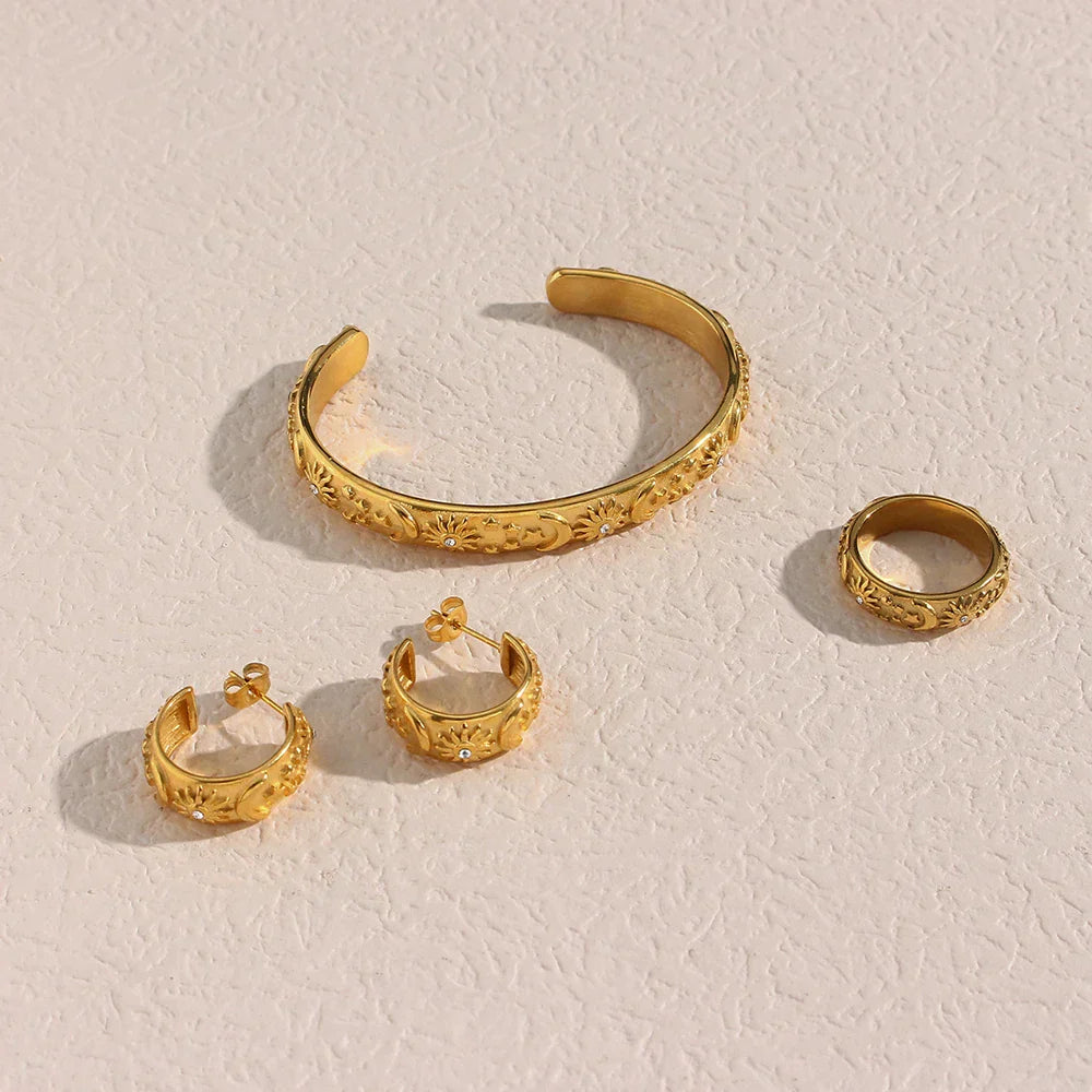 Pulseira Burnetts Joias Sol e Lua Banhada a Ouro