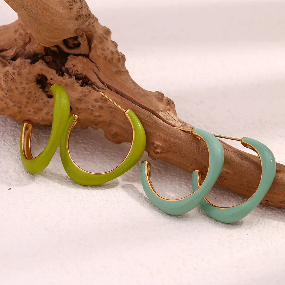 Brincos Elegantes de Esmalte Banhados a Ouro 18K