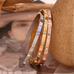 Pulseira Burnetts Joias Dourada com Zircônia e Aço Inoxidável