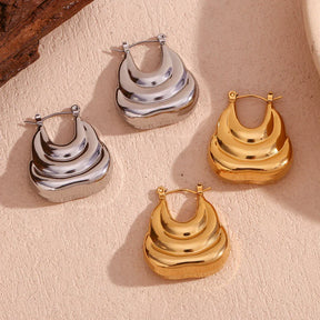 Brincos Elegantes em Camadas de Ouro