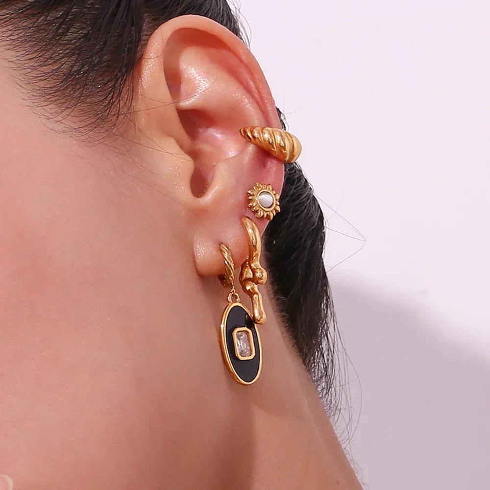 Brincos Elegantes de Gota Dourada